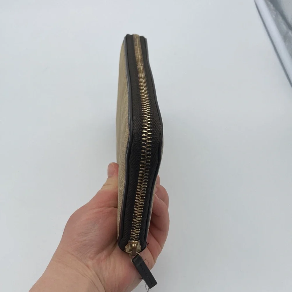 GUCCI GG LOGO TAN BROWN ZIPPY WALLET - Picture 5 of 17